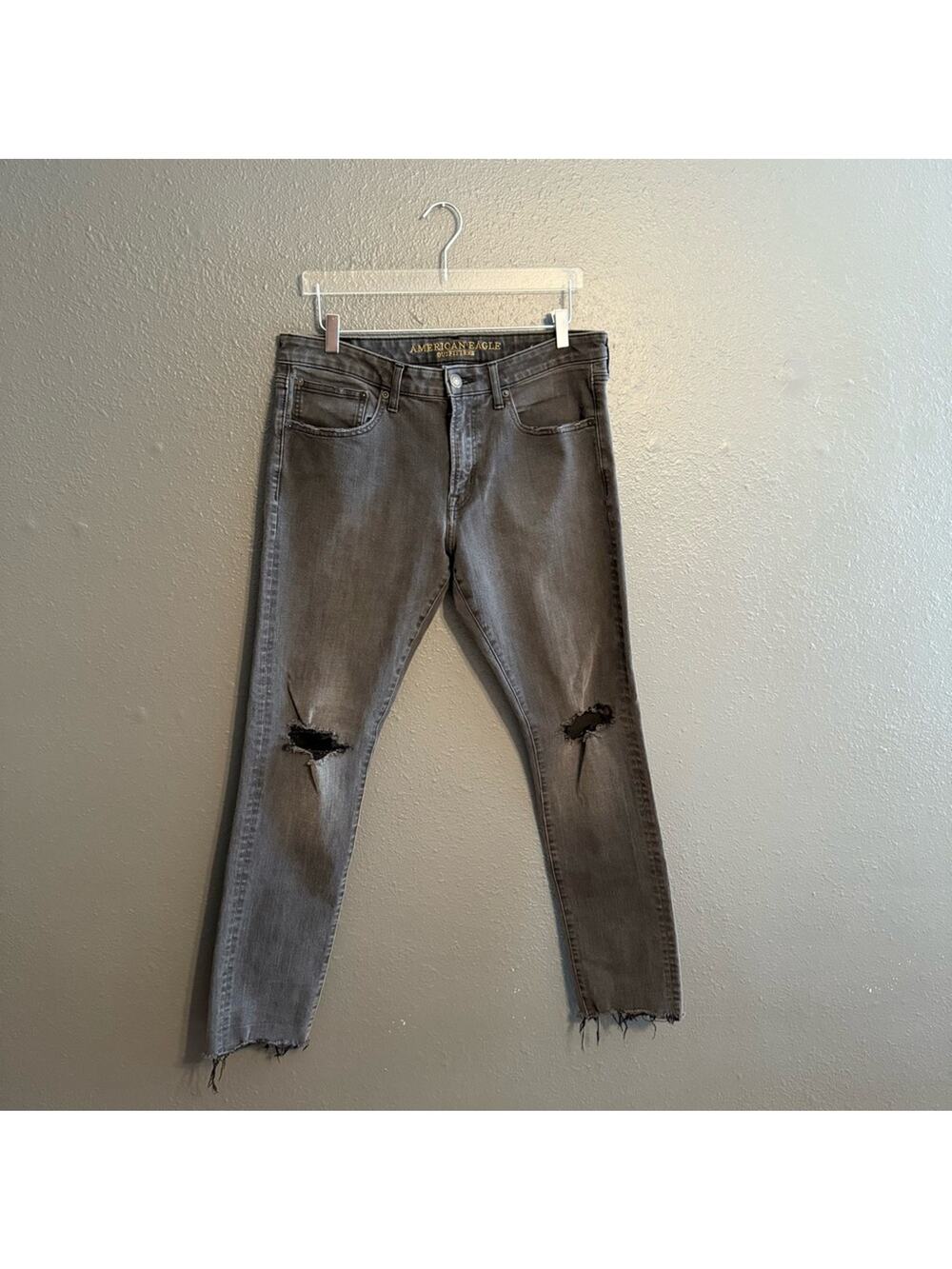 American Eagle Slim Tapper Distressed Jeans Size 34/32